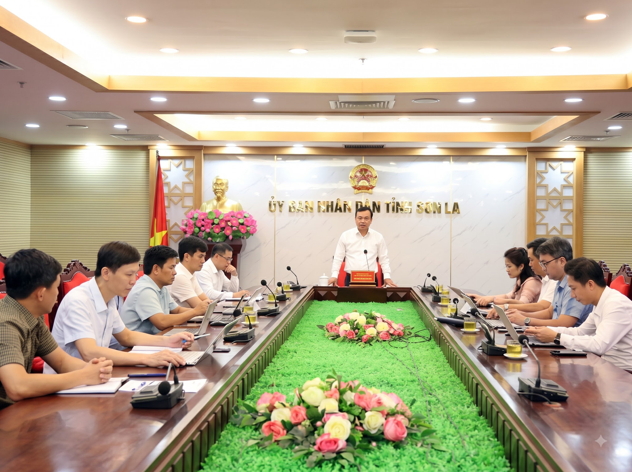 Phó Chủ tịch Thường trực UBND tỉnh Sơn La chủ trì hội nghị