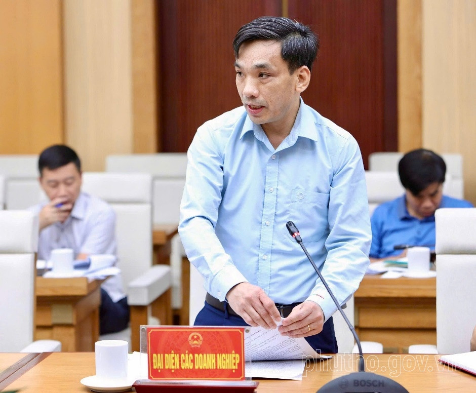 Đại diện Công ty Cổ phần Hóa chất Việt Trì phát biểu tại hội nghị
