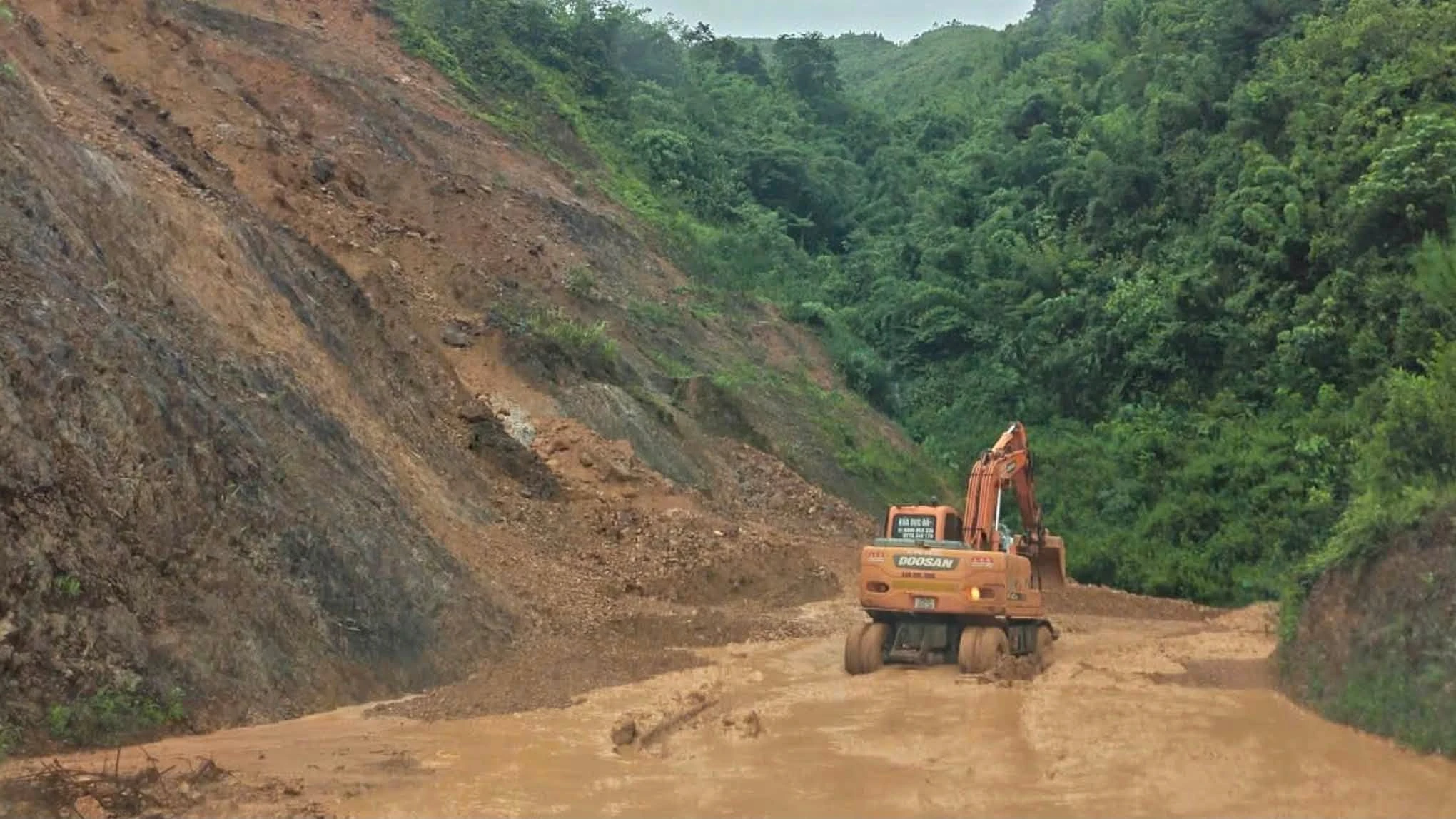 Tuyên Quang cảnh báo nguy cơ lũ quét, sạt lở từ đêm