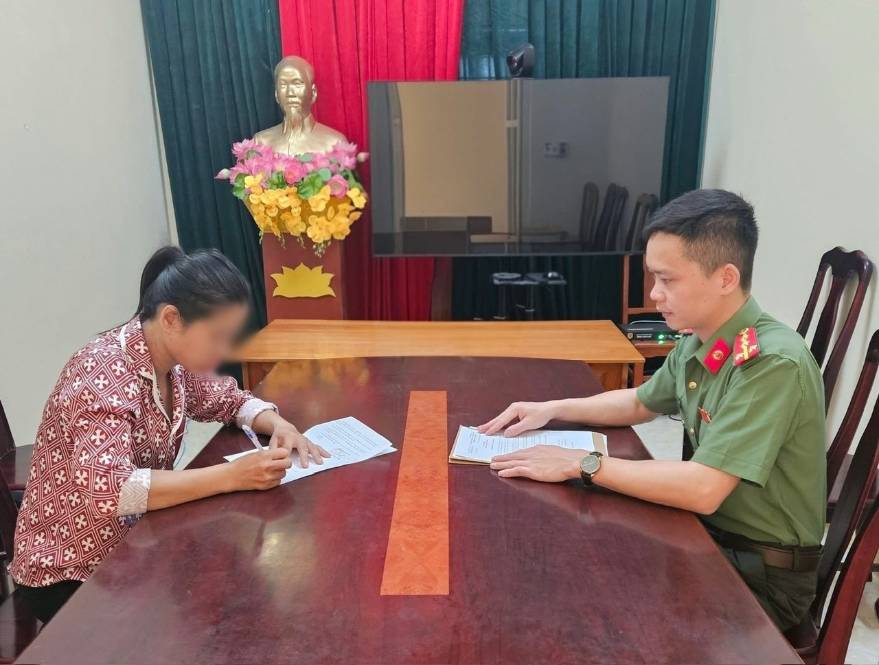 sai sự thật