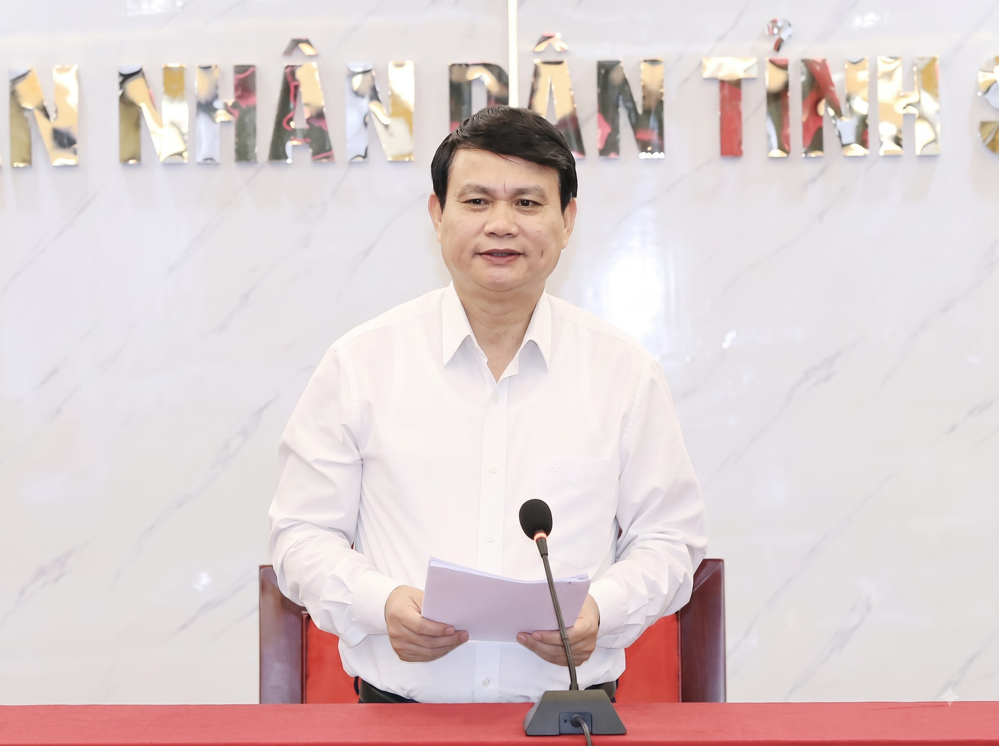Đồng chí Đặng Ngọc Hậu, Phó Chủ tịch UBND tỉnh Sơn La phát biểu kết luận cuộc họp.