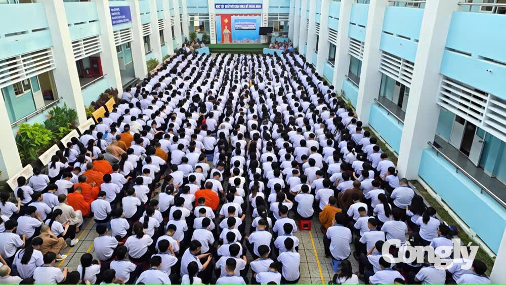 Quang cảnh buổi tuyên truyền (Ảnh: Quách Mến)