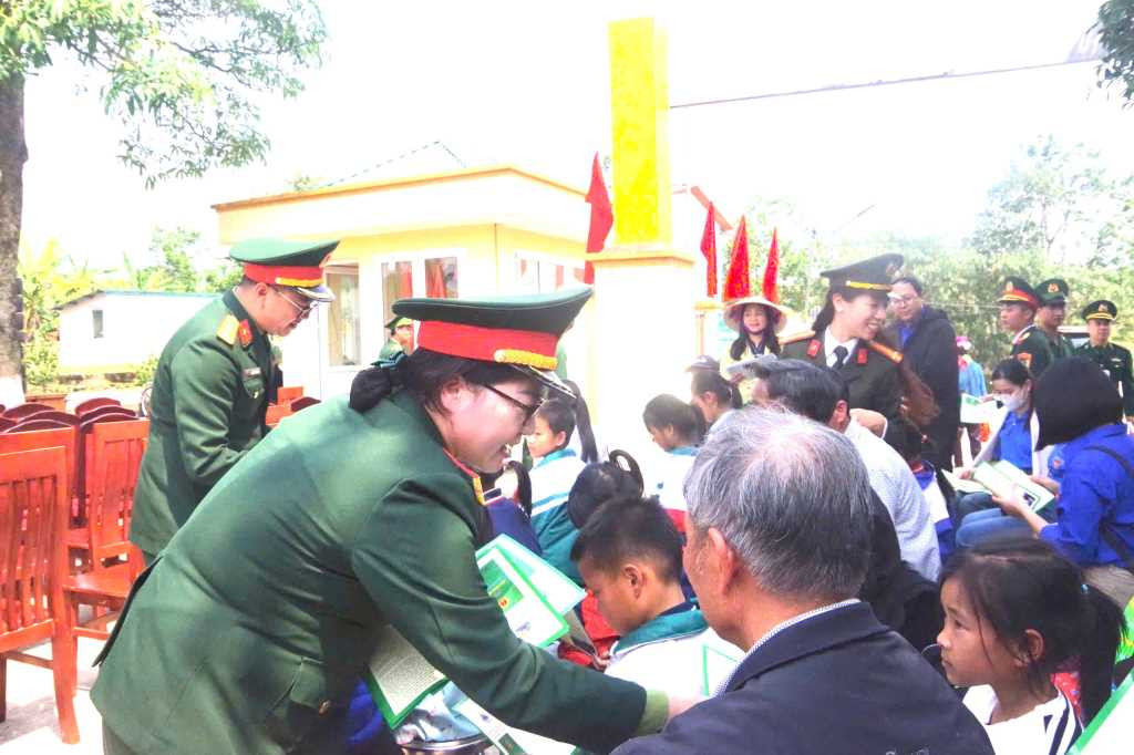 Cán bộ chiến sĩ 