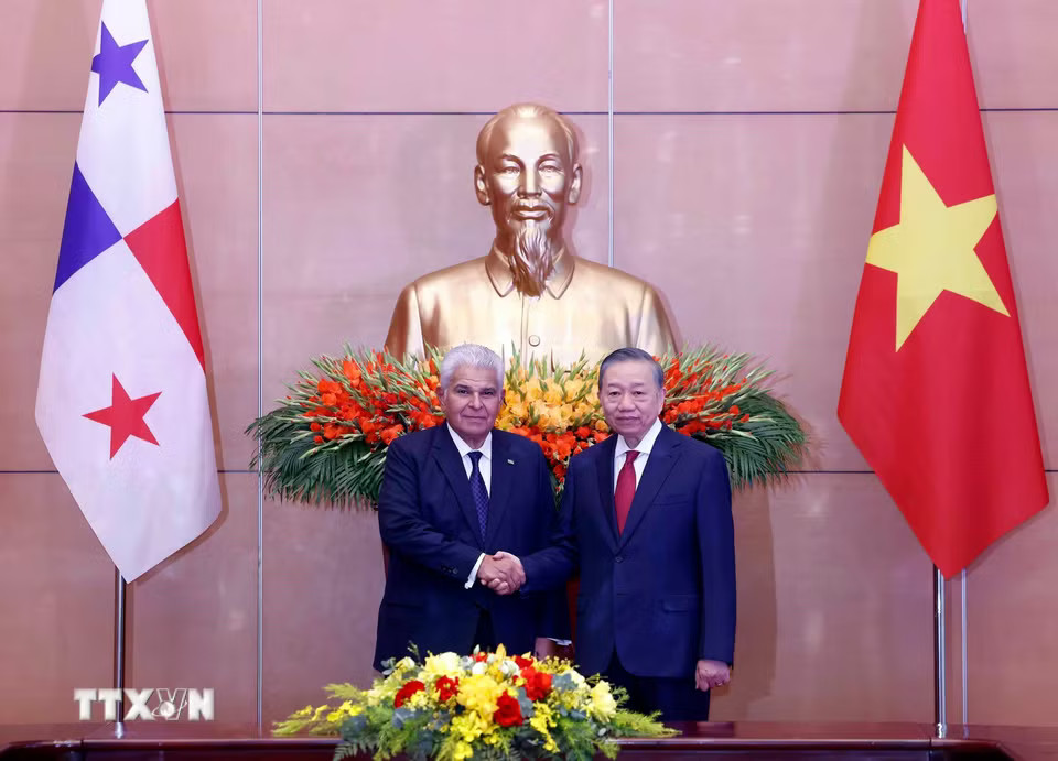 Tổng Bí thư, Chủ tịch nước Tô Lâm và Tổng thống Panama José Raúl Mulino. (Ảnh: Thống Nhất/TTXVN)