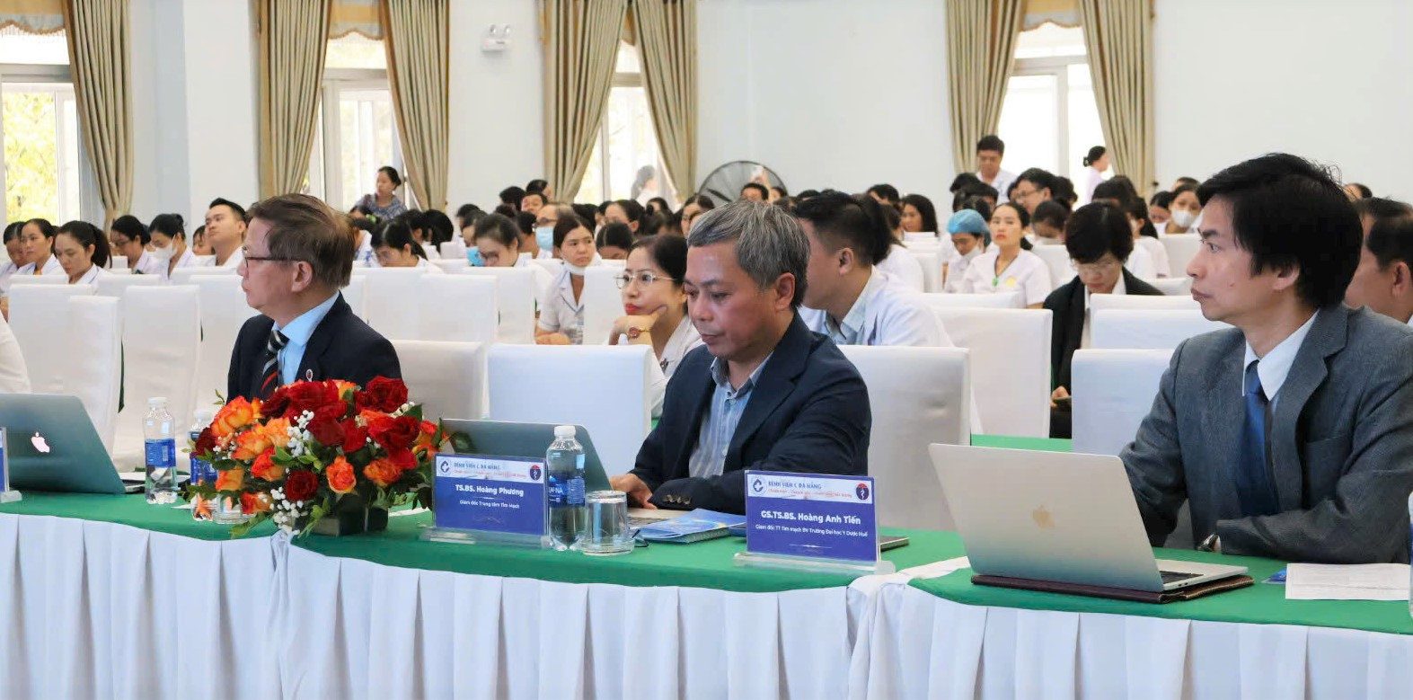Các đại biểu tham dự chương trình 2