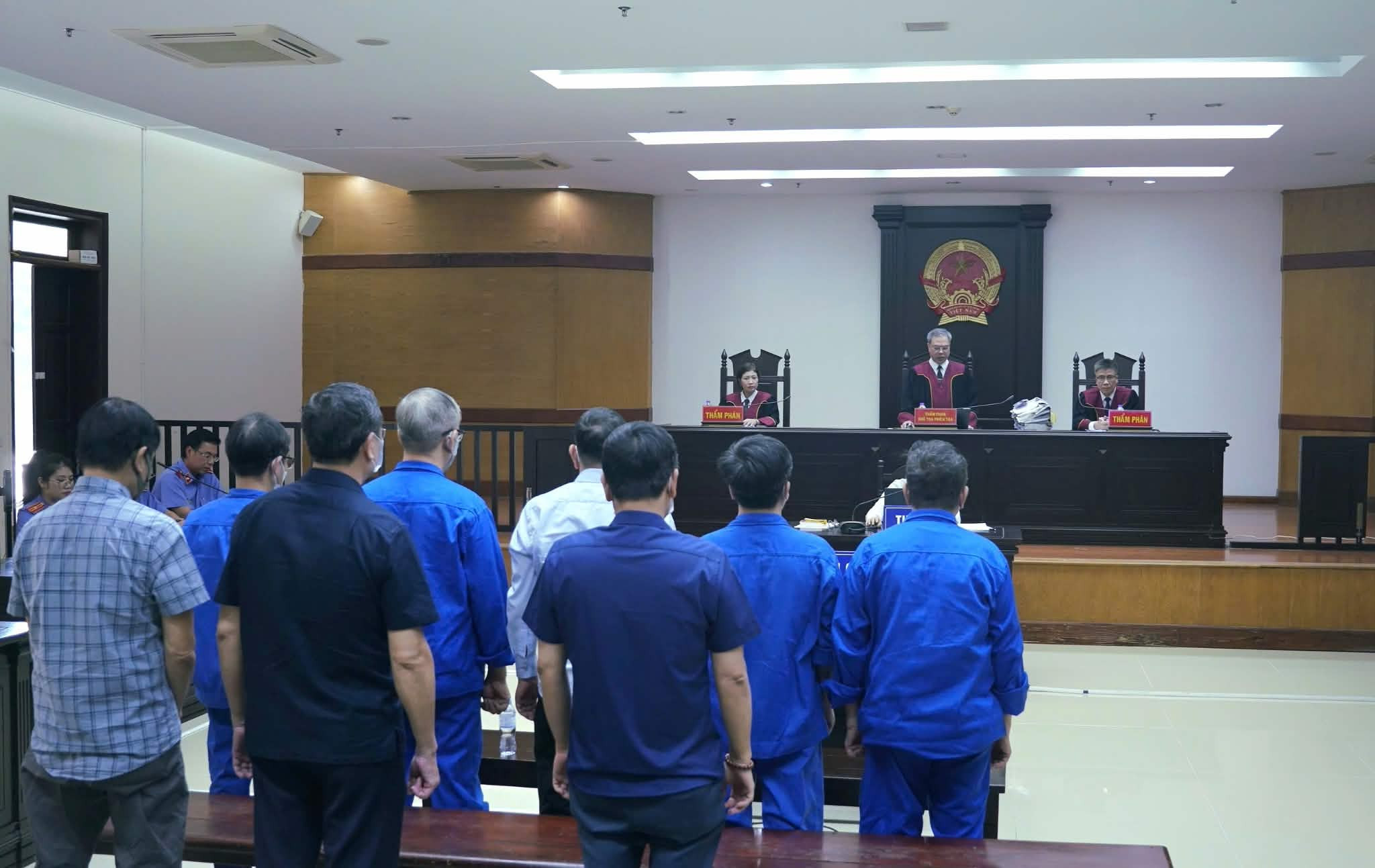 hội đồng xét xử tuyên án