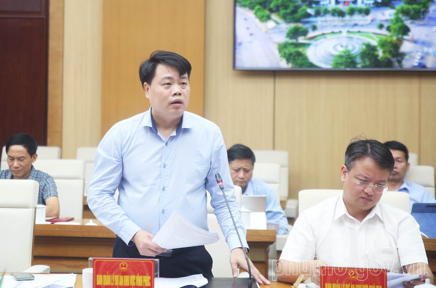 Đại diện lãnh đạo Ban Quản lý dự án khu vực Vĩnh Phúc giải trình, làm rõ tình hình giải ngân các dự án giao thông sử dụng vốn ngân sách Trung ương trên địa bàn