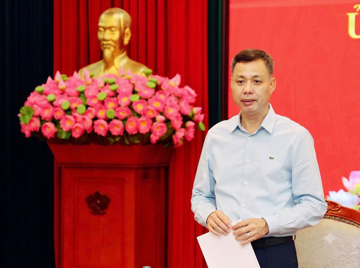Đồng chí Nguyễn Thành Công, Phó Chủ tịch UBND tỉnh Sơn La phát biểu tại cuộc họp