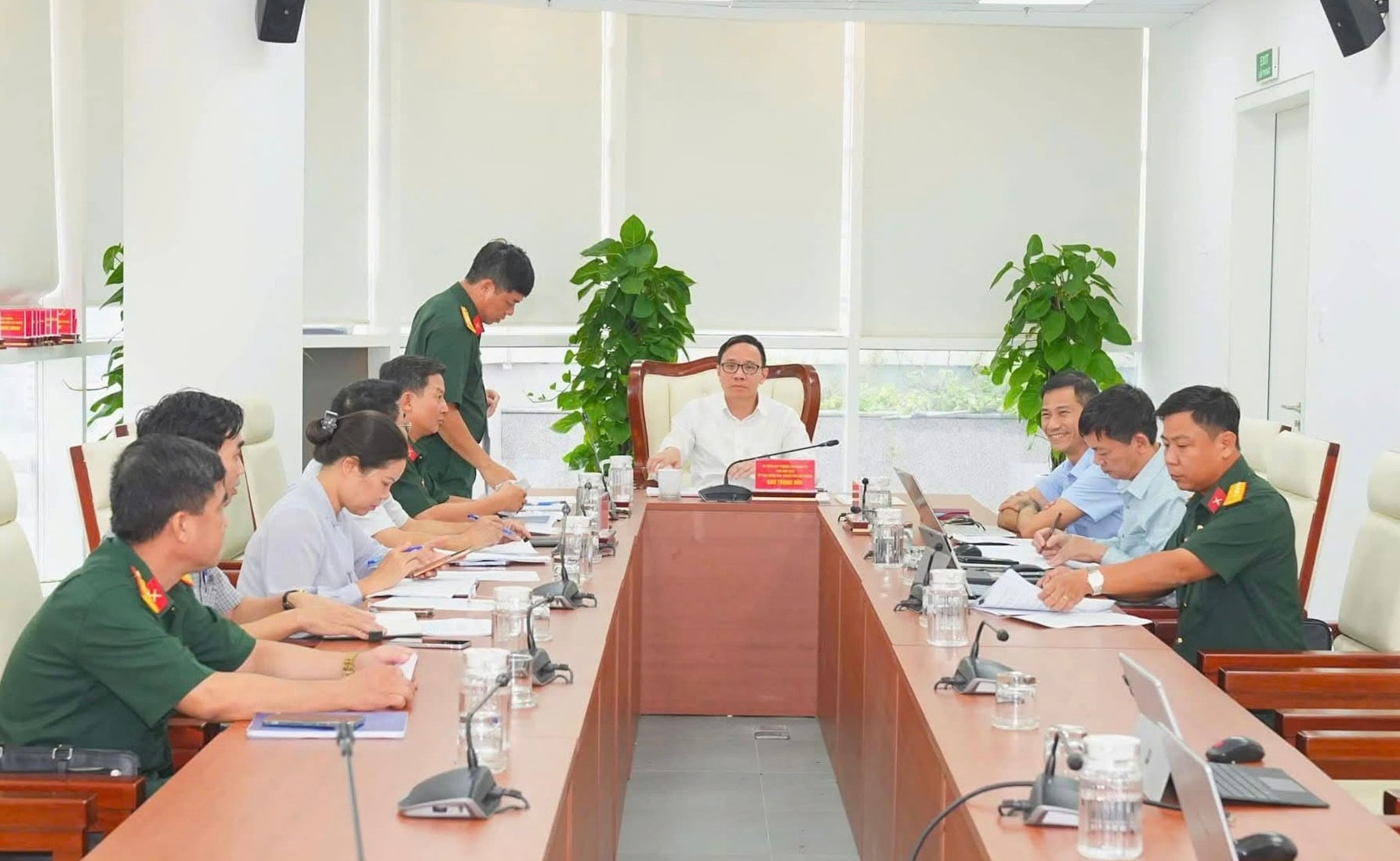 Ông Đào Trọng Đức, Phó Chủ tịch UBND TP. Hải Phòng chủ trì làm việc chuẩn bị tổ chức Lễ truy điệu và an táng 56 hài cốt quy tập tại khu vực Mả Chìa.