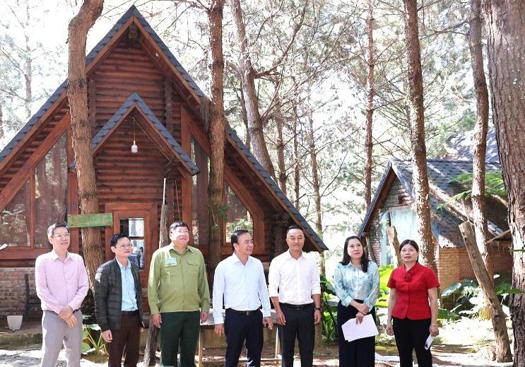 Đoàn công tác kiểm tra dự án Khu vui chơi giải trí Hua Tạt.
