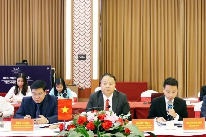 Chủ tịch UBND tỉnh Tuyên Quang Phan Huy Ngọc phát biểu tại buổi làm việc