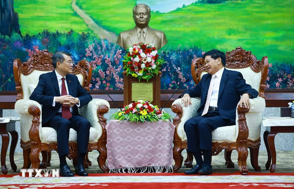 ttxvn-thu-tuong-le-minh-hung-hoi-kien-tong-bi-thu-chu-tich-nuoc-lao-thongloun-sisoulith2.jpg