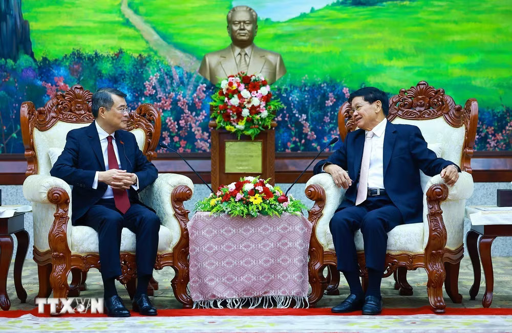 ttxvn-thu-tuong-le-minh-hung-hoi-kien-tong-bi-thu-chu-tich-nuoc-lao-thongloun-sisoulith4.jpg