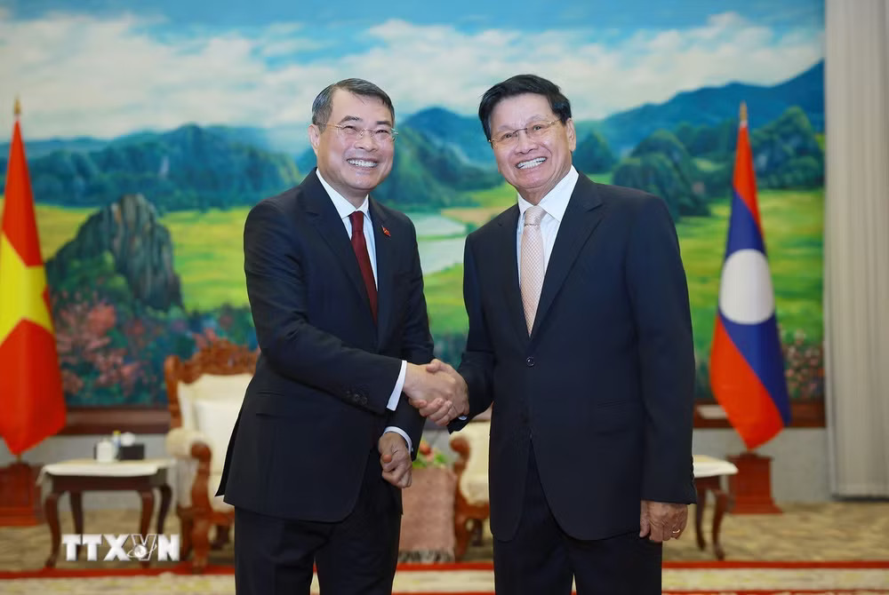 hfgqduvcqjn_vcrhoeas0qmxng-_ttxvn-thu-tuong-le-minh-hung-hoi-kien-tong-bi-thu-chu-tich-nuoc-lao-thongloun-sisoulith.jpg.avif(1).jpg