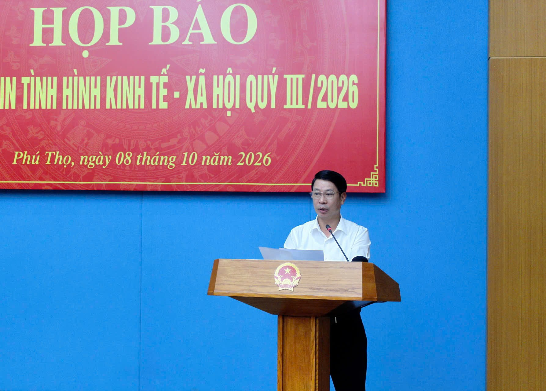 Ông Nguyễn Khắc Hiếu, Phó Chủ tịch UBND tỉnh Phú Thọ chủ trì buổi họp báo.