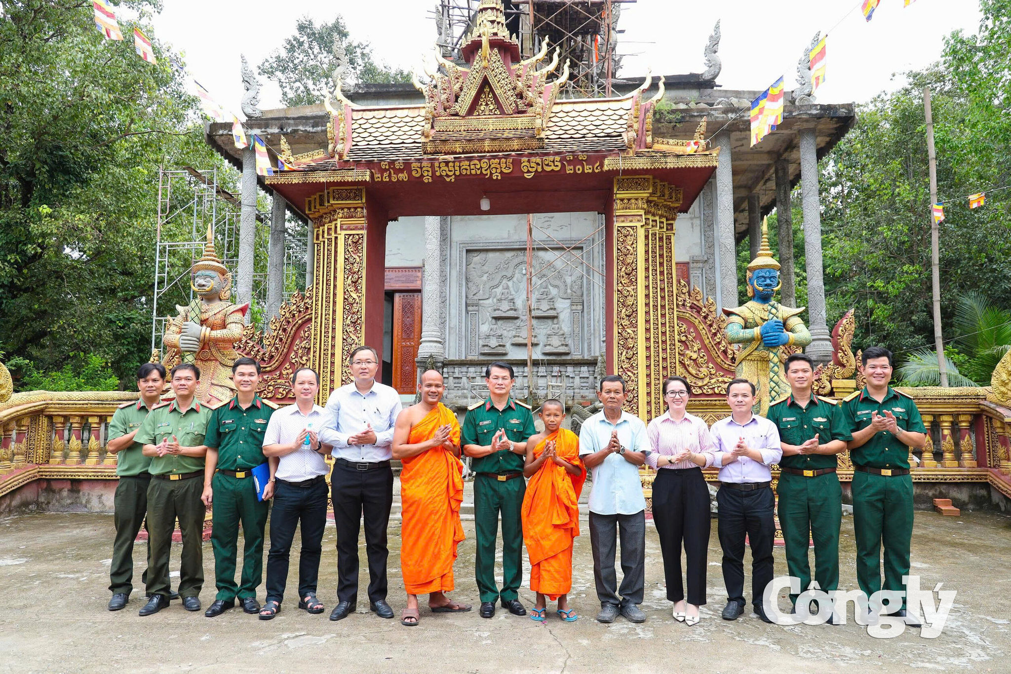 Thăm, chúc mừng các vị sư sãi và đồng bào Khmer nhân dịp lễ Sen Dolta năm 2026.