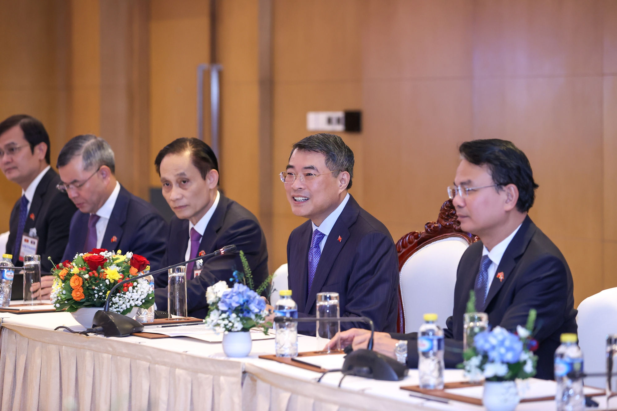 Tình đoàn kết đặc biệt Việt Nam - Lào 