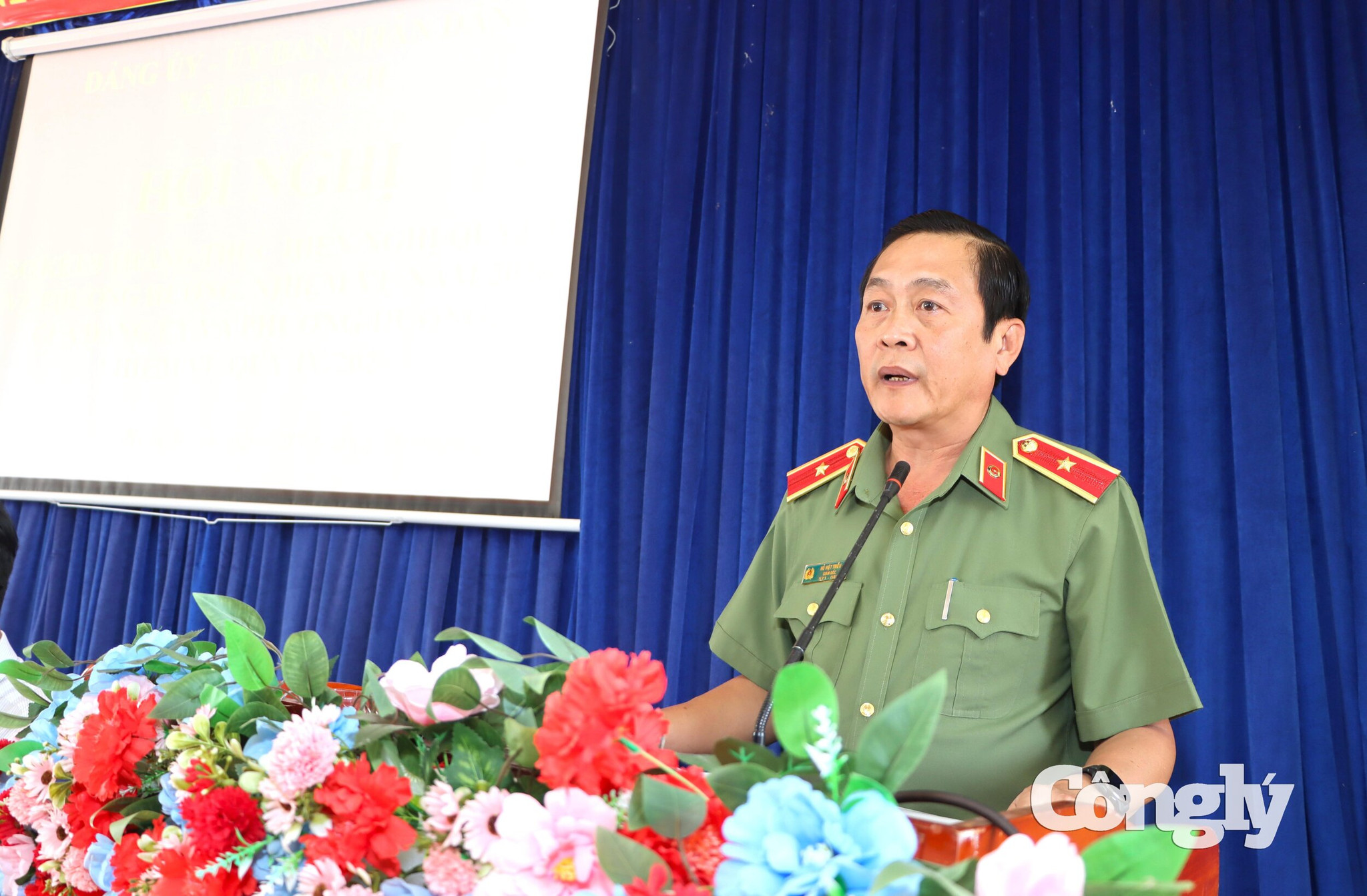 Thiếu tướng Hồ Việt Triều, Ủy viên Ban Thường vụ Tỉnh ủy, Giám đốc Công an tỉnh Cà Mau phát biểu chỉ đạo tại hội nghị