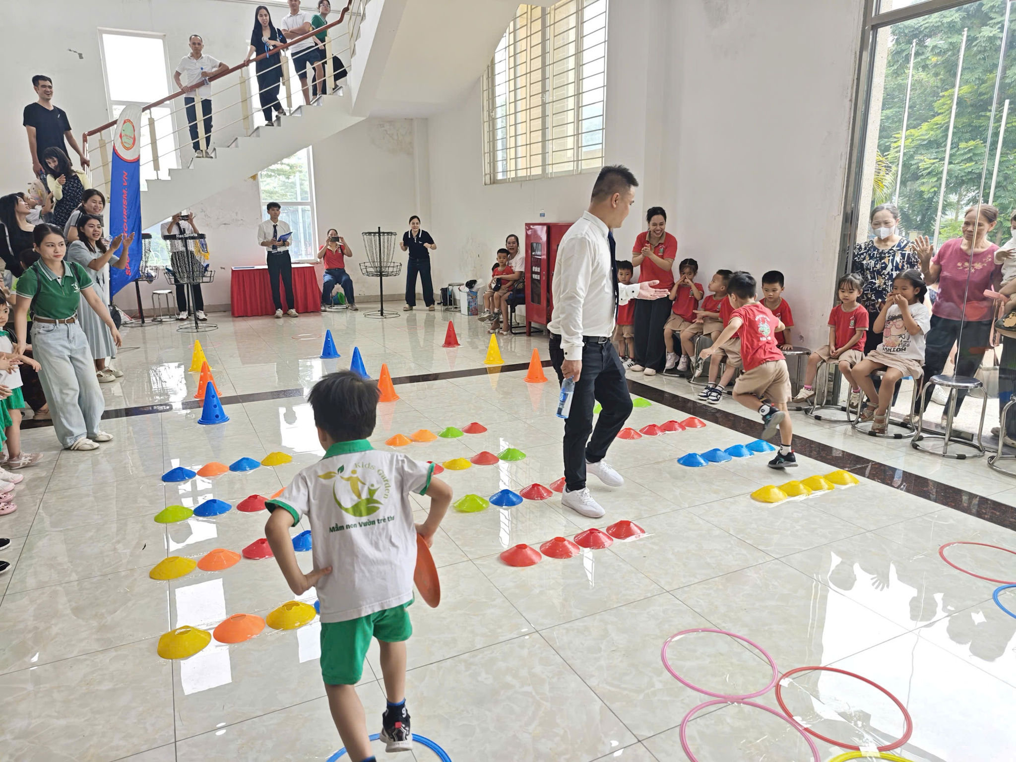  Các vận động viên nhí tham gia thi đấu môn Recsport Kids. Ảnh: Báo và Phát thanh, Truyền hình Hà Nội. 