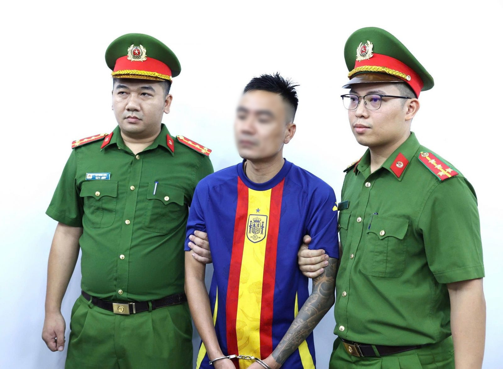 tạm giam