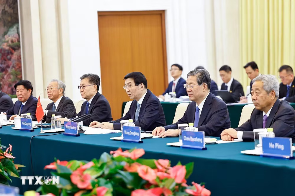 Chủ tịch Chính hiệp toàn quốc Trung Quốc Vương Hộ Ninh phát biểu tại cuộc hội kiến Chủ tịch Quốc hội Trần Thanh Mẫn. (Ảnh: Doãn Tấn/TTXVN) ttxvn_chu-tich-quoc-hoi-tran-thanh-man-hoi-kien-chu-tich-chinh-hiep-toan-quoc-trung-quoc-vuong-ho-ninh-4408.jpg