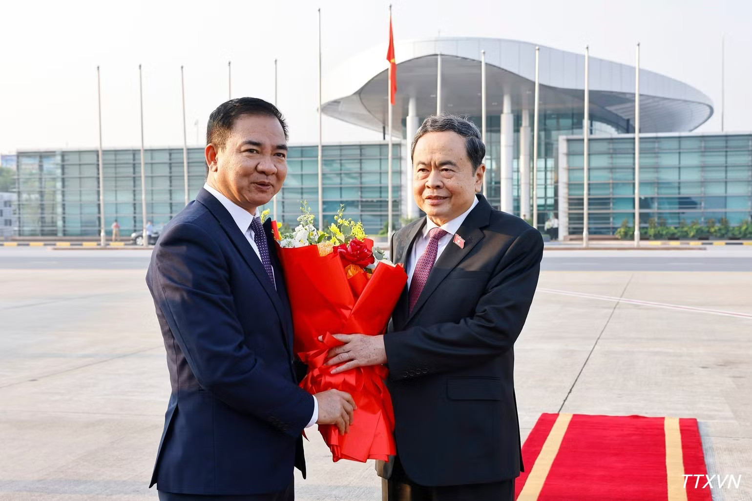 vna-potal-chu-tich-quoc-hoi-tran-thanh-man-len-duong-tham-chinh-thuc-trung-quoc-4244.jpg