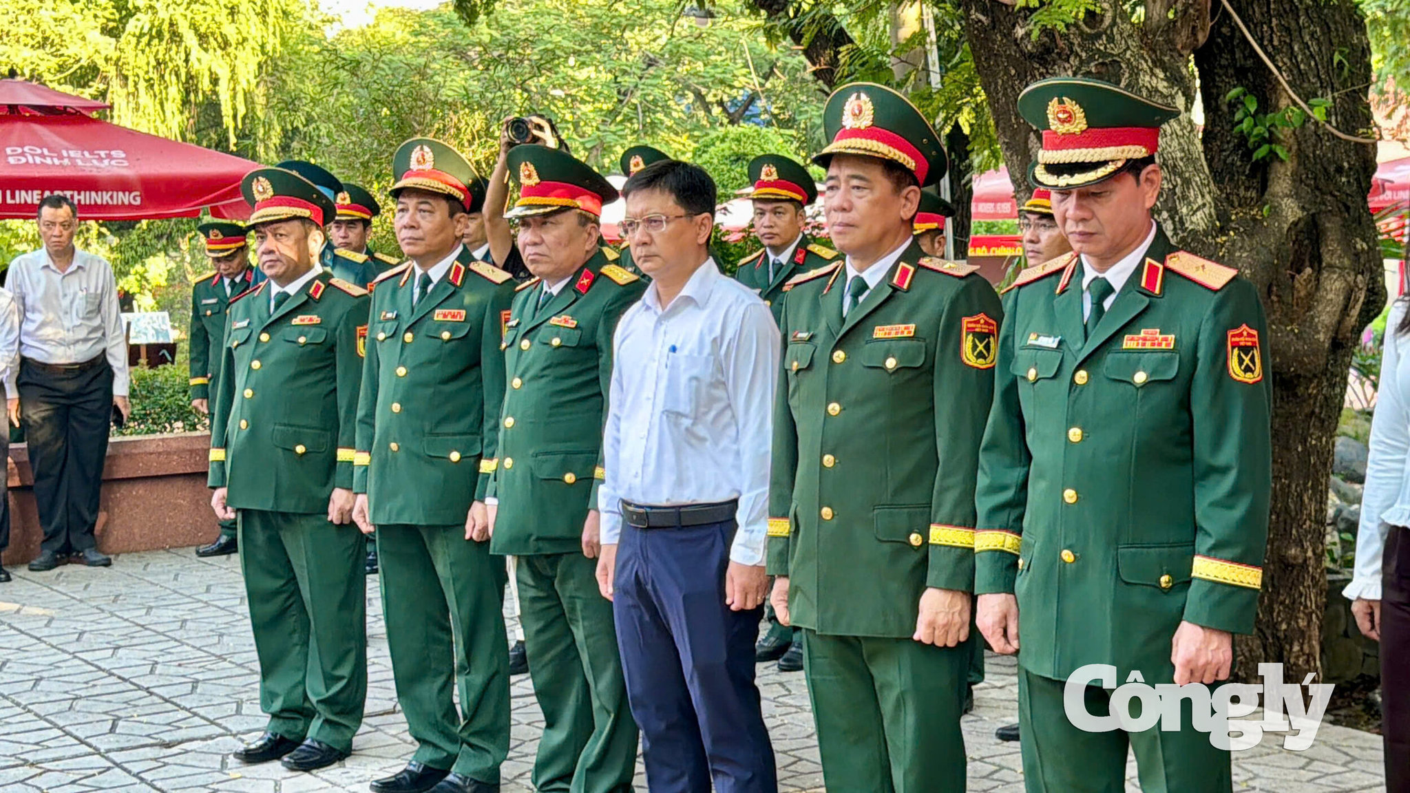 Phó Chủ tịch UBND TP.HCM Nguyễn Mạnh Cường cùng lãnh đạo Quân khu 7, Bộ Tư lệnh TP.HCM tại buổi tổng duyệt.