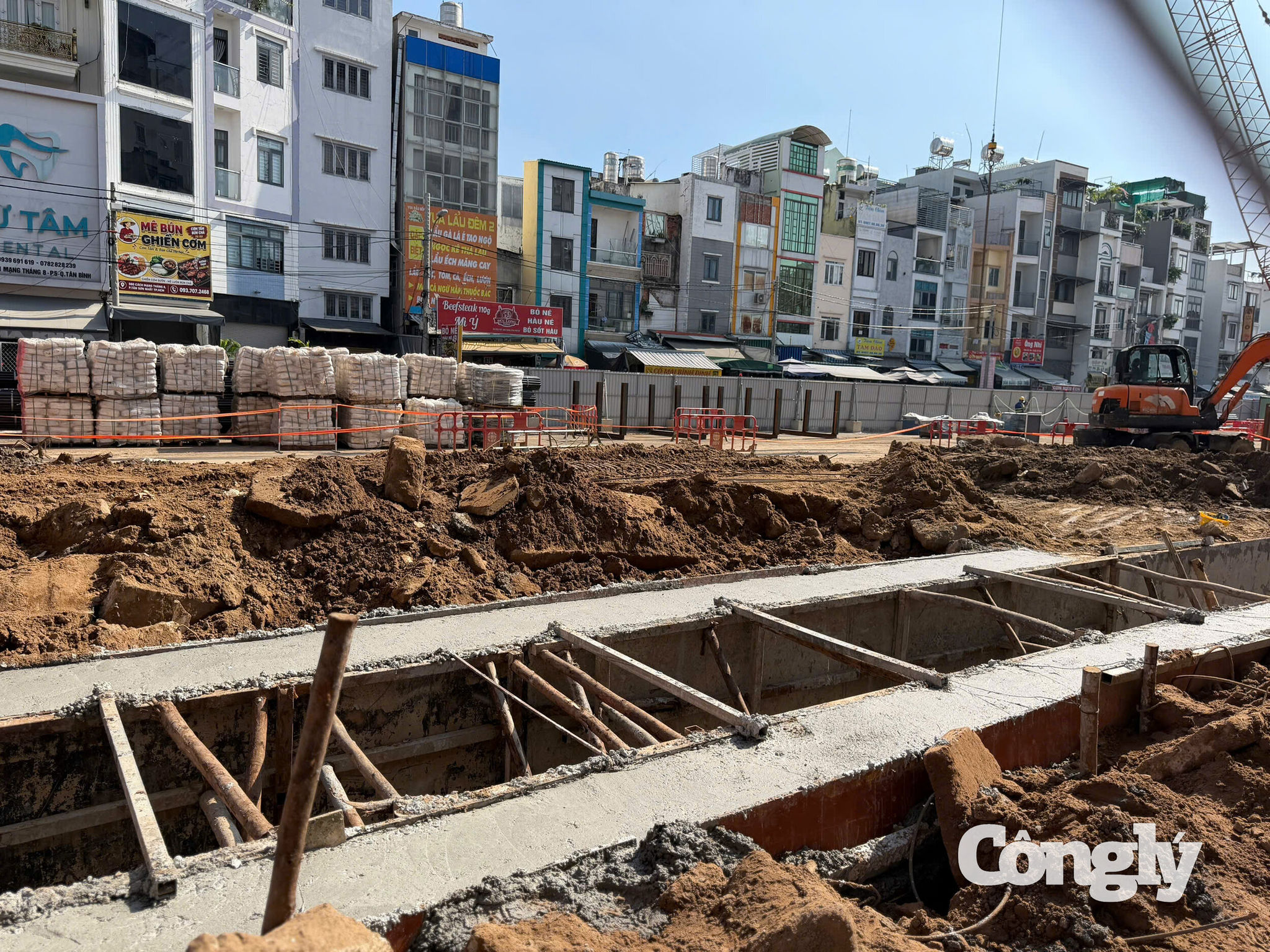 Các khu vực thi công nhà ga ngầm đang được triển khai tích cực.