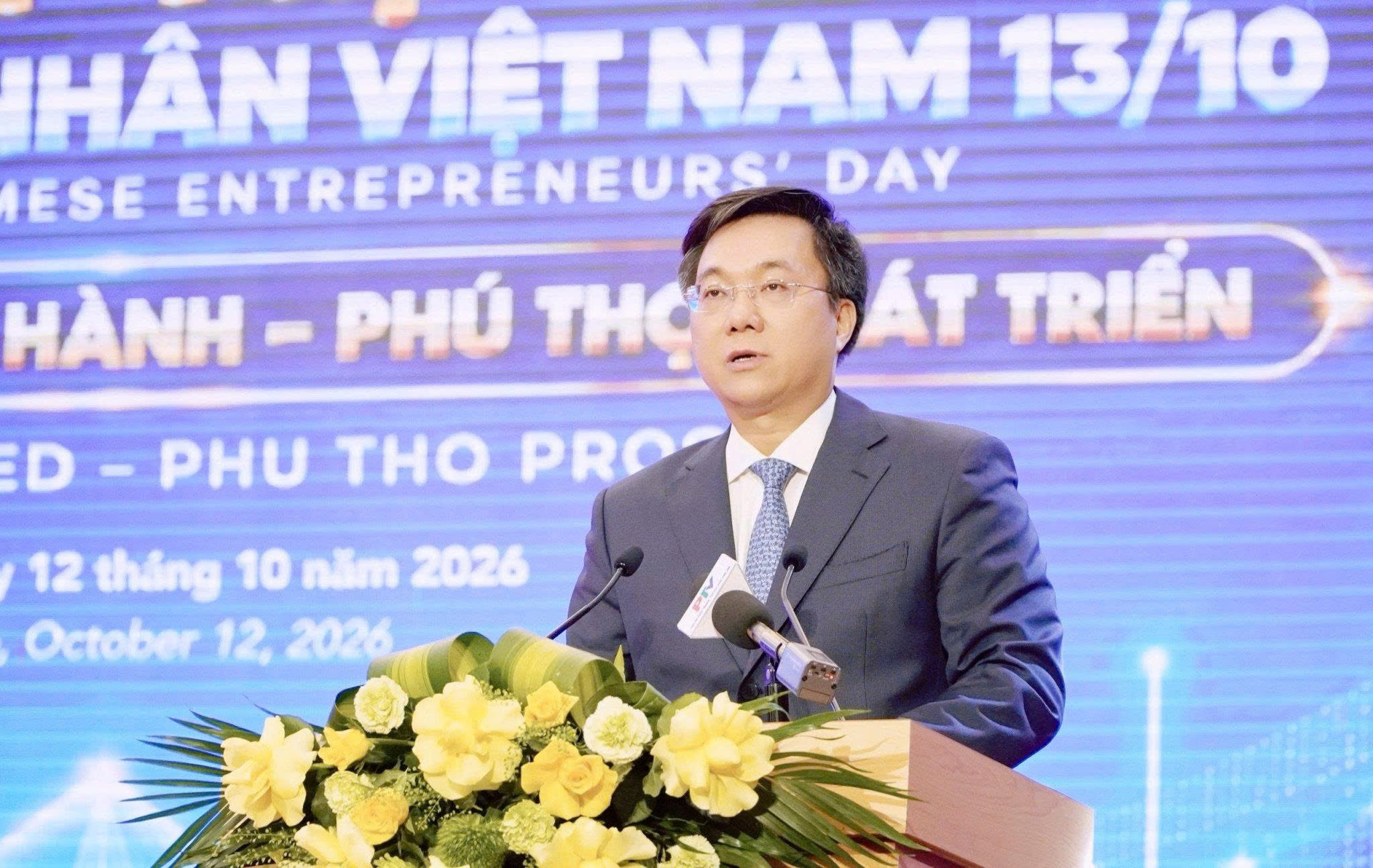 Chủ tịch UBND tỉnh Phú Thọ Trần Duy Đông phát biểu tại chương trình gặp mặt