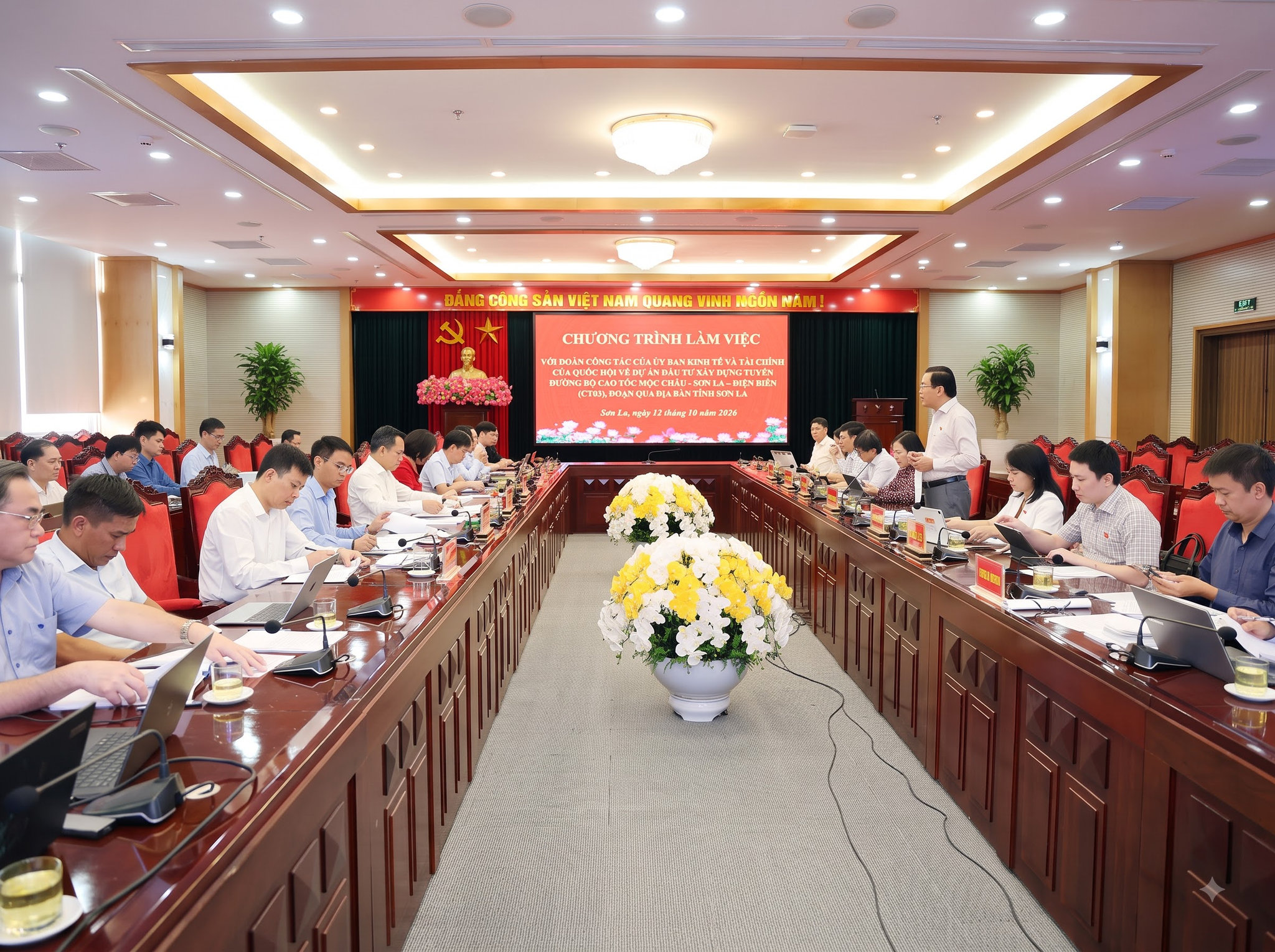 Đoàn công tác của Ủy ban Kinh tế và Tài chính của Quốc hội làm việc với UBND tỉnh Sơn La về công tác chuẩn bị đầu tư Dự án cao tốc CT.03