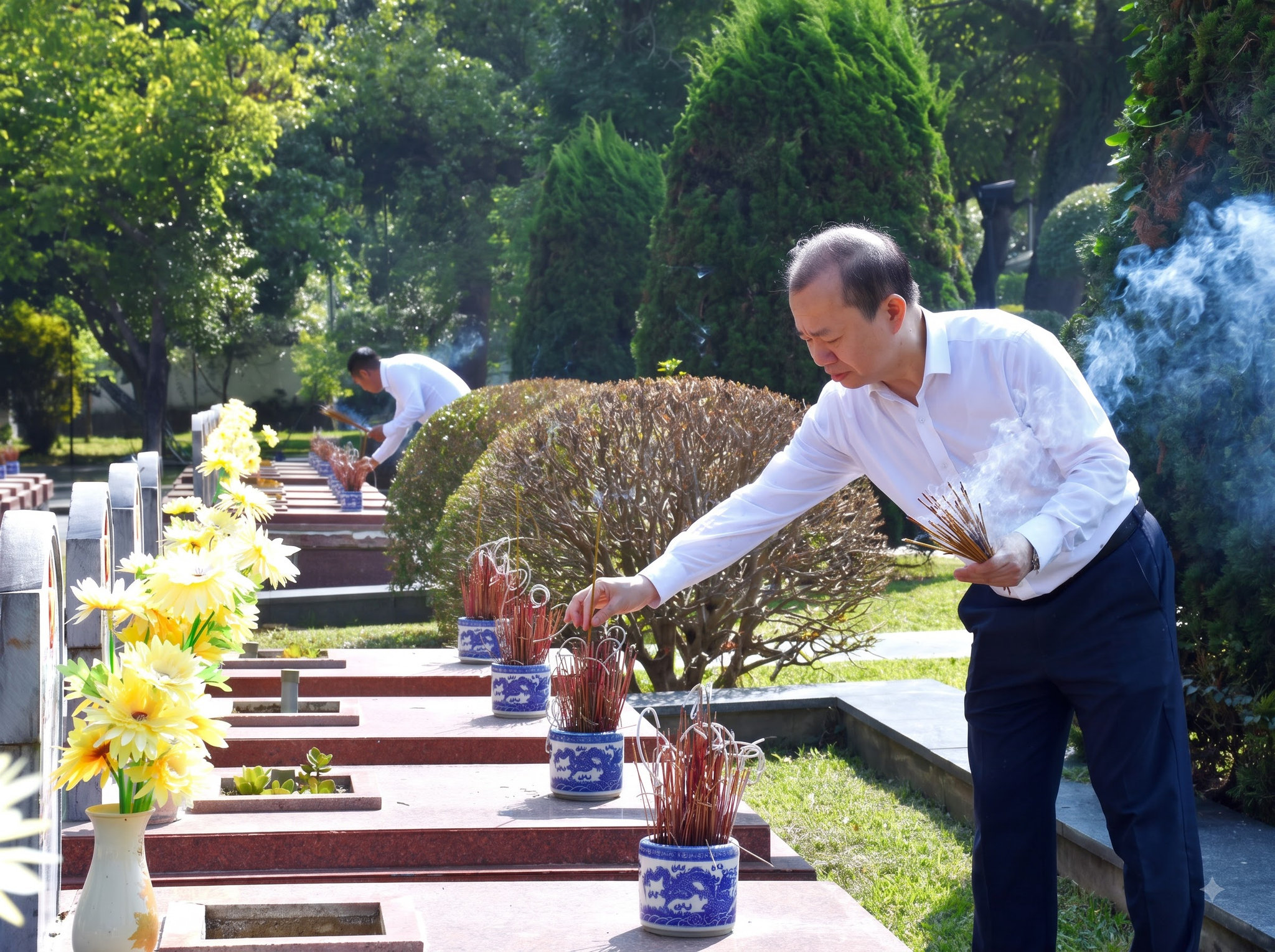 Đoàn công tác dâng hương tưởng niệm các anh hùng liệt sĩ tại Nghĩa trang Liệt sĩ quốc gia A1