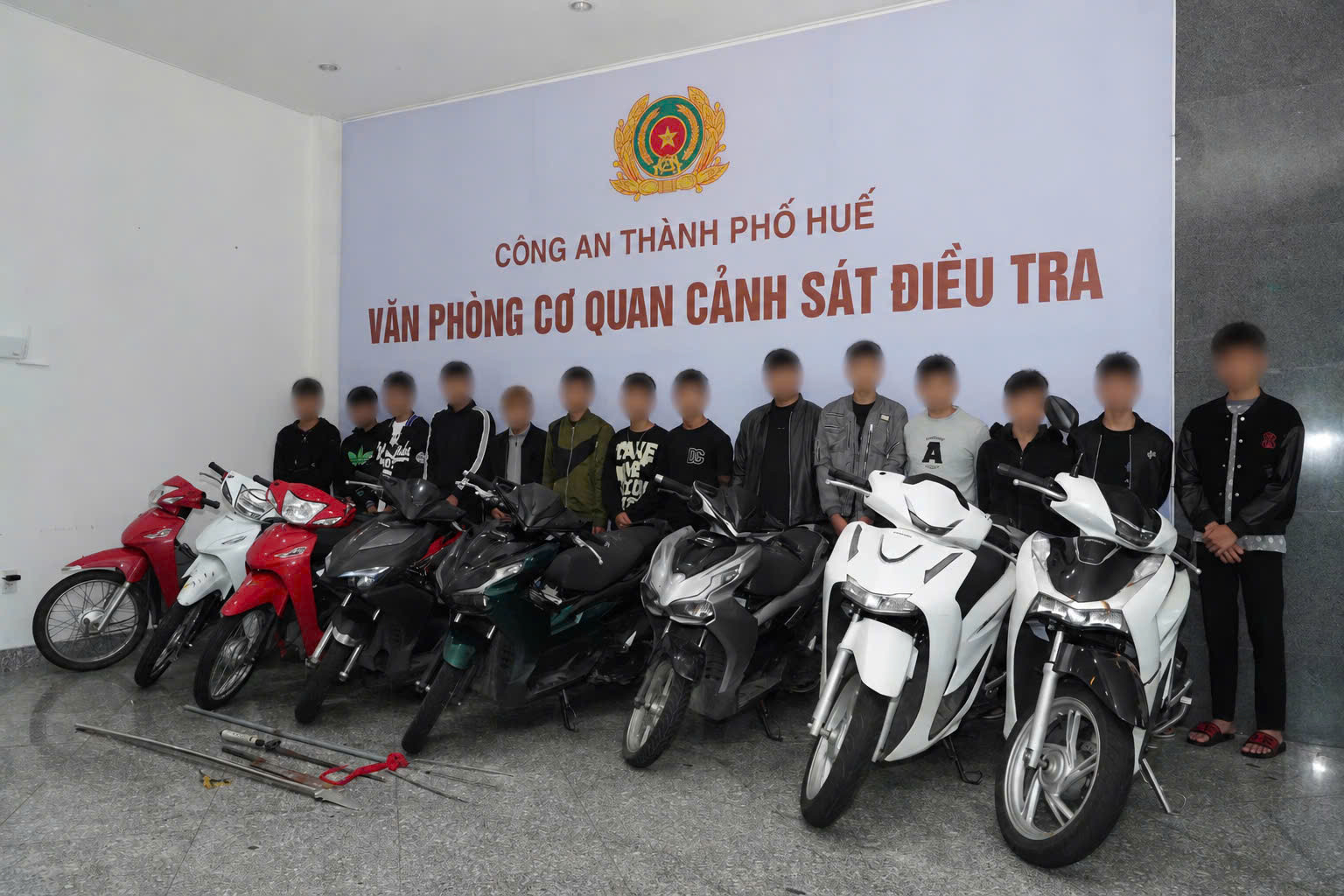 nhóm đối tượng hỗn chiến trên đường phố