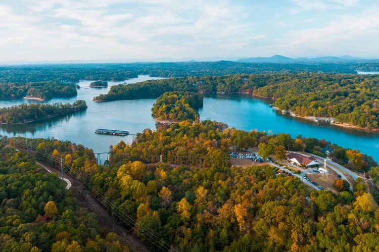 tal-lake-lanier-georgia-fall-fallfoliagelake0926-fd94ccafec1341f3b0c67d626ab9fe58.webp