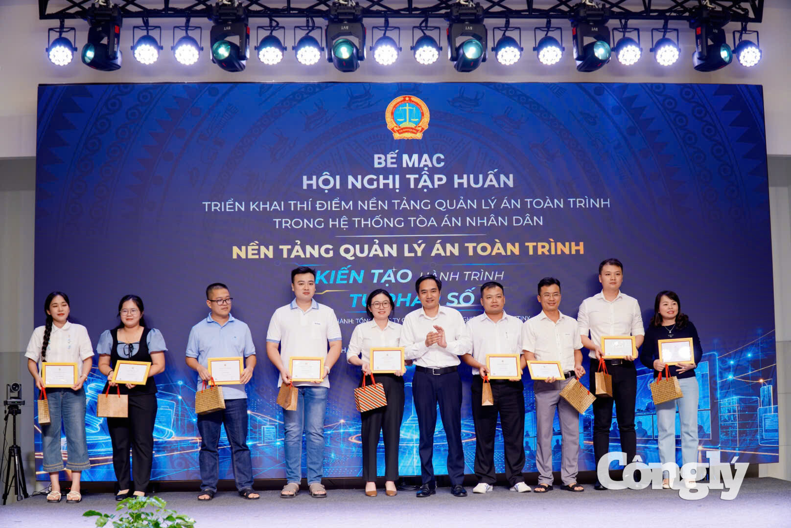 Cán bộ, công chức Tòa án đạt giải Ba tại Hội nghị tập huấn Nền tảng Quản lý án toàn trình đợt 2.