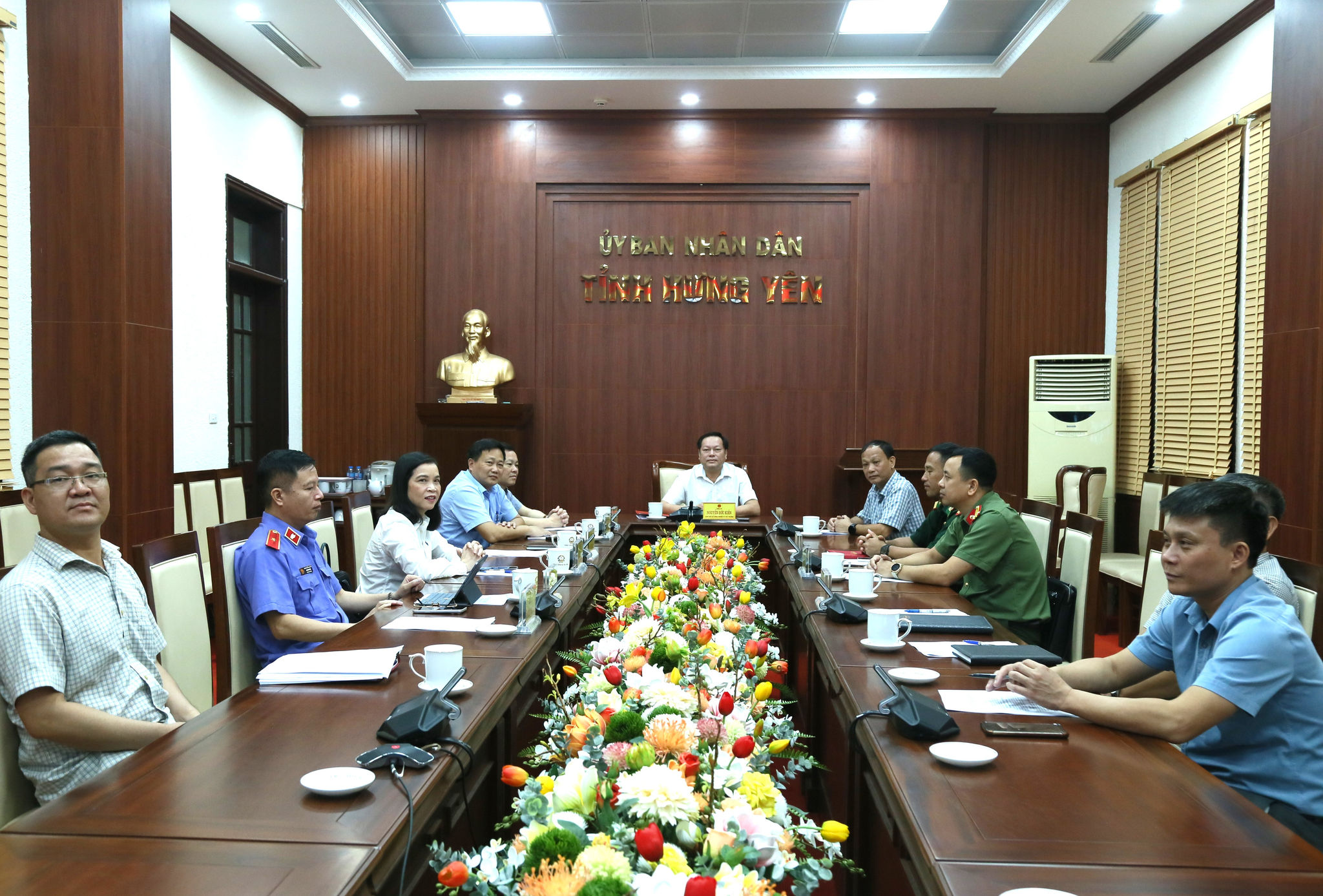 Các đại biểu dự phiên họp tại điểm cầu của tỉnh Hưng Yên. (1)