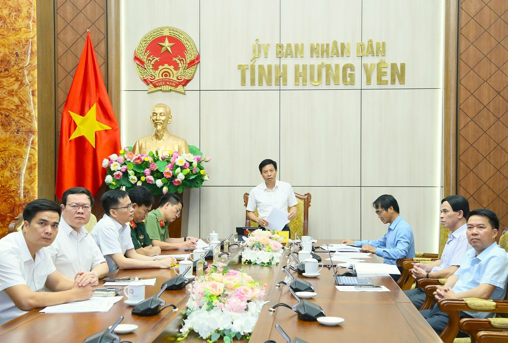Đồng chí Phó Chủ tịch UBND tỉnh Lại Văn Hoàn phát biểu tại điểm cầu của tỉnh.