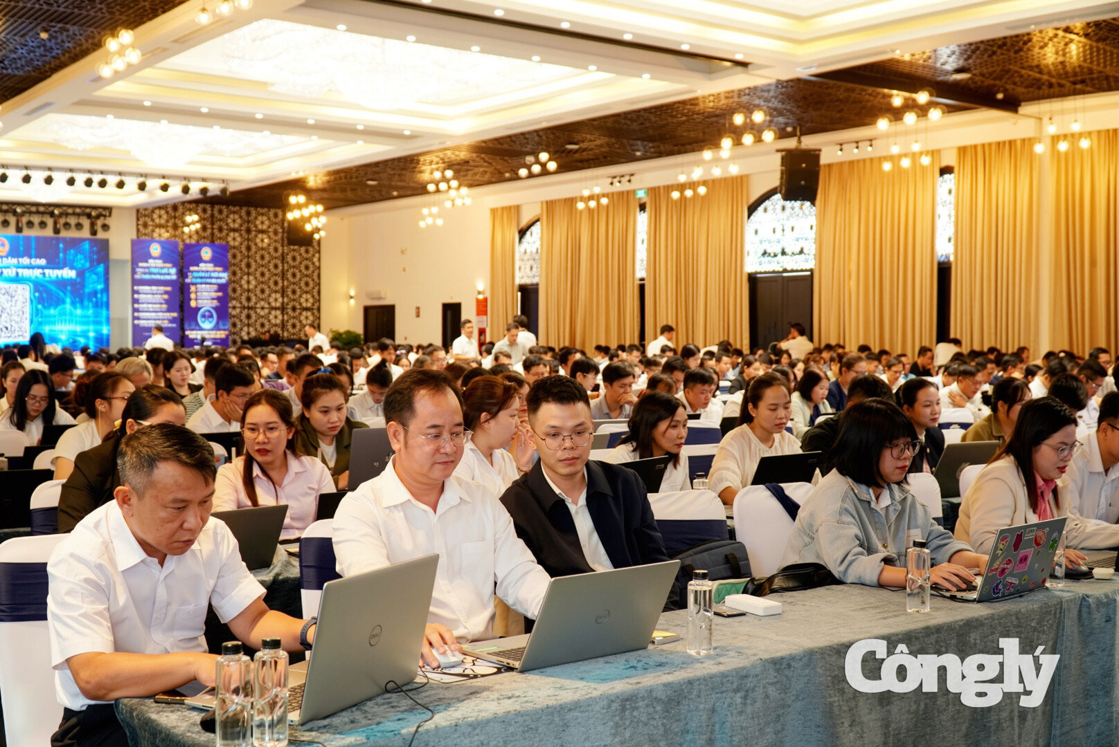 Cán bộ, công chức Tòa tham gia thực hành Nền tảng Quản lý án toàn trình.