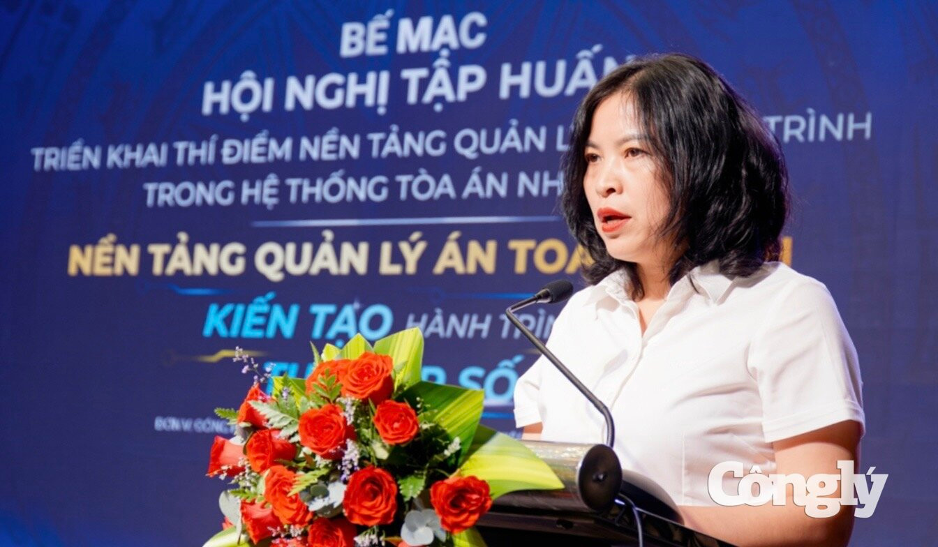 Bà Chu Thị Thu Hiền – Phó Cục trưởng, Cục Công nghệ thông tin, TANDTC phát biểu bế mạc Hội nghị tập huấn Nền tảng Quản lý án toàn trình đợt 2.