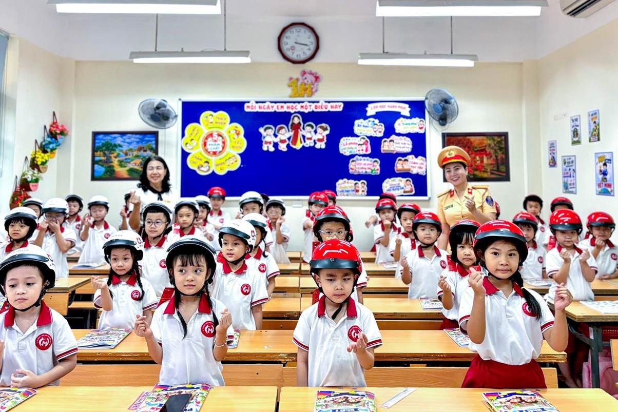 tuyentruyen2.jpg