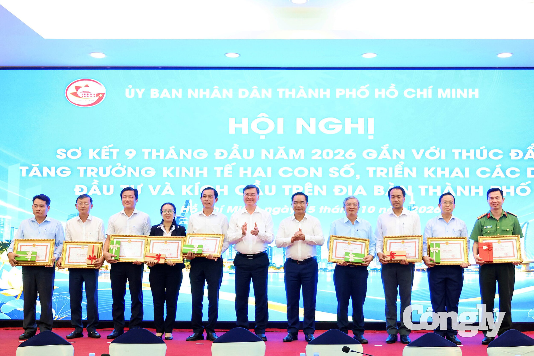 15.10.2026_CT trao BK cua UBND TP cho cac tt xs trong cong tac boi thuong, giai ngan von boi thuong, GPMB quy III
