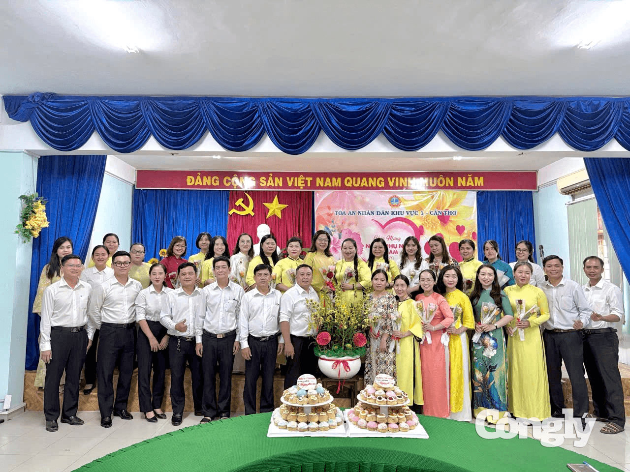 Tập thể đơn vị TAND khu vực 1 – Cần Thơ tại buổi họp mặt kỷ niệm Ngày Phụ nữ Việt Nam 20/10