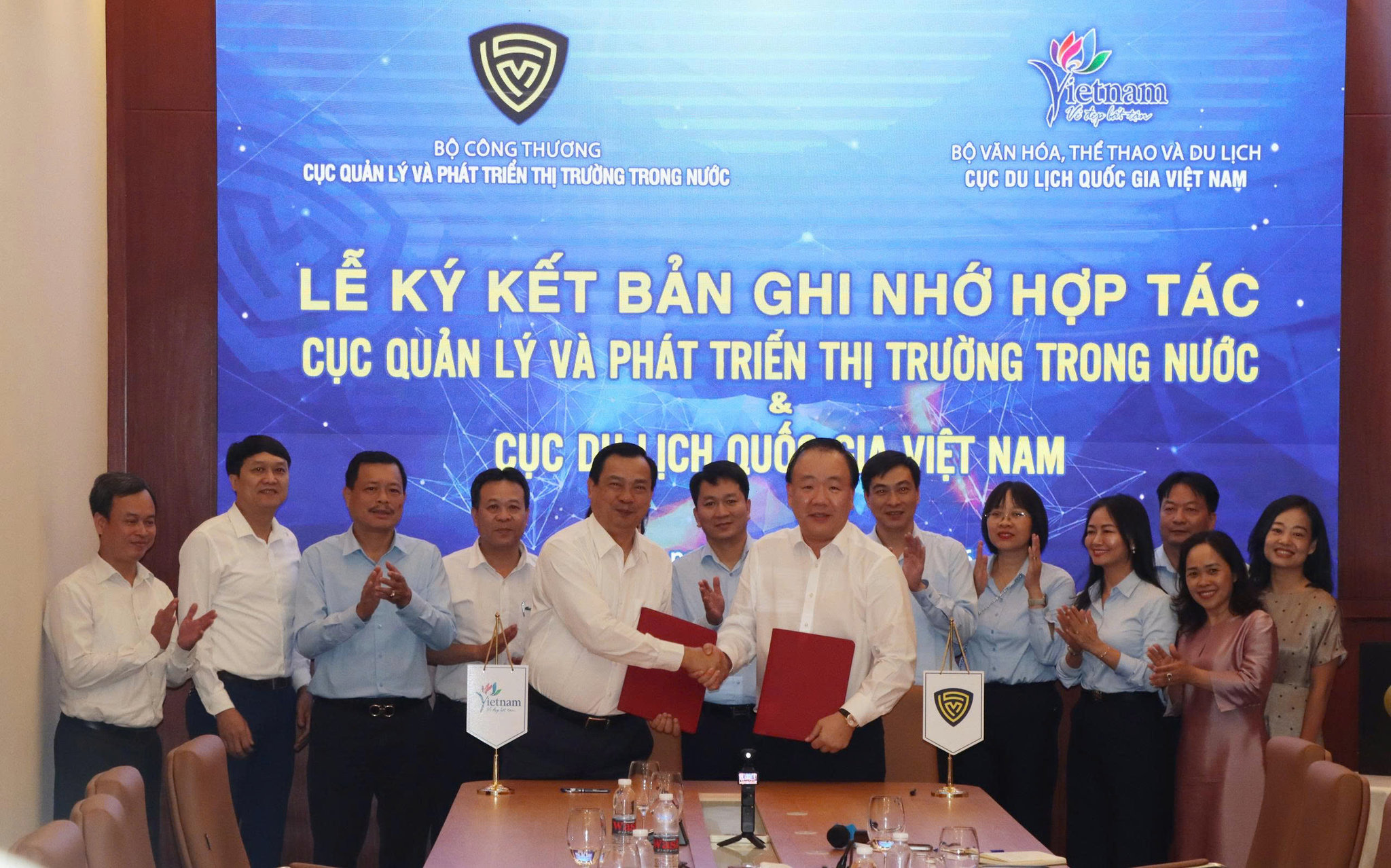 Hai bên ký kết bản ghi nhớ hợp tác.