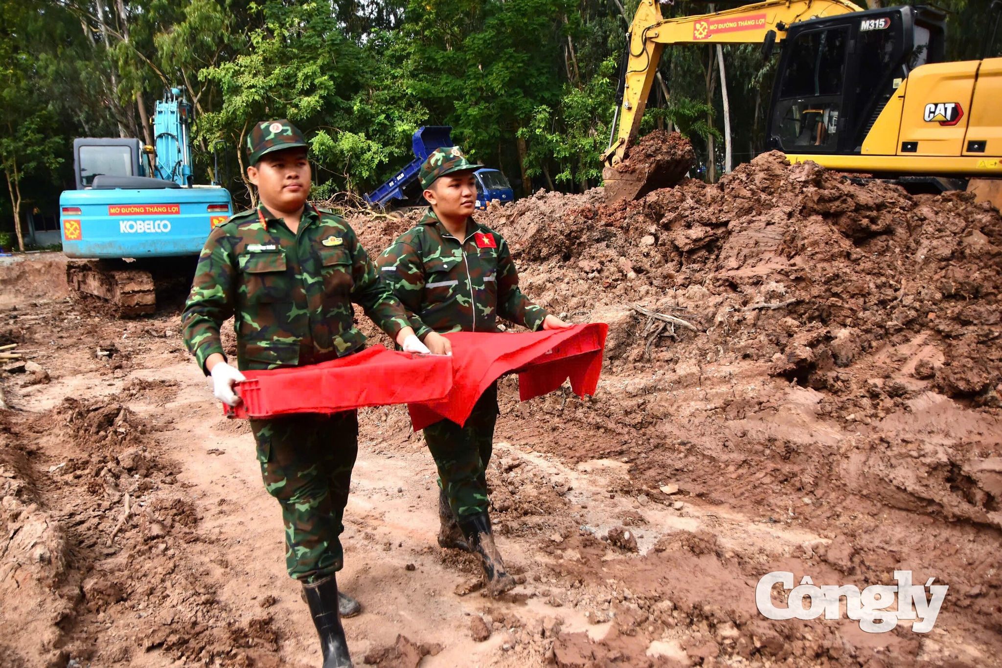 Công tác tìm kiếm vẫn đang diễn ra.