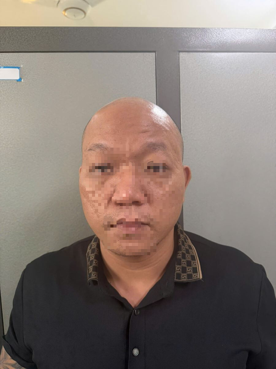 Đối tượng Lê Thanh Ngọc, tức “Ngọc Rambo” tại cơ quan công an. Ảnh: CACC.