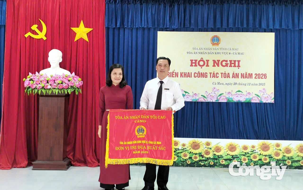 TAND khu vực 8 – Cà Mau được tặng Cờ thi đua Tòa án nhân dân năm 2025