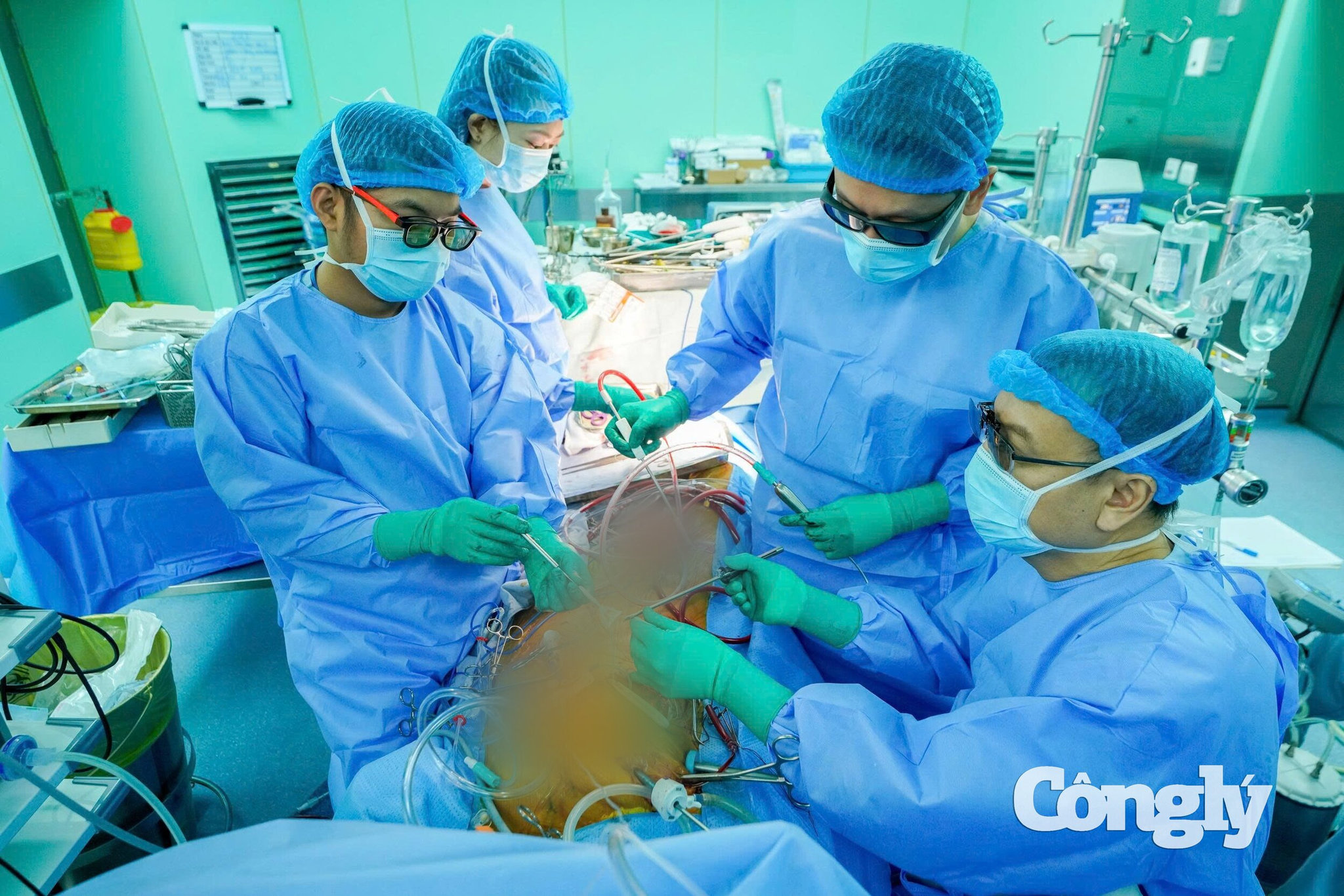 Người nước ngoài được phẫu thuật nội soi bảo tồn van tim.