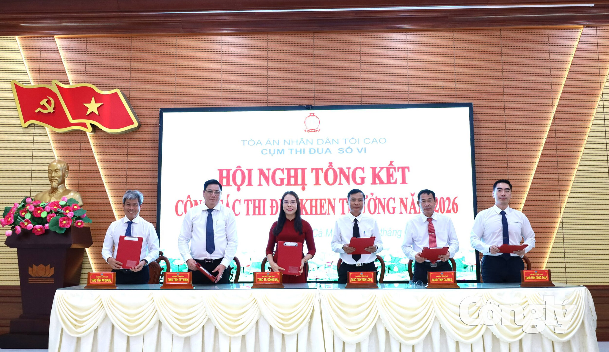 Các đơn vị cũng thông qua và ký kết Giao ước thi đua năm 2027