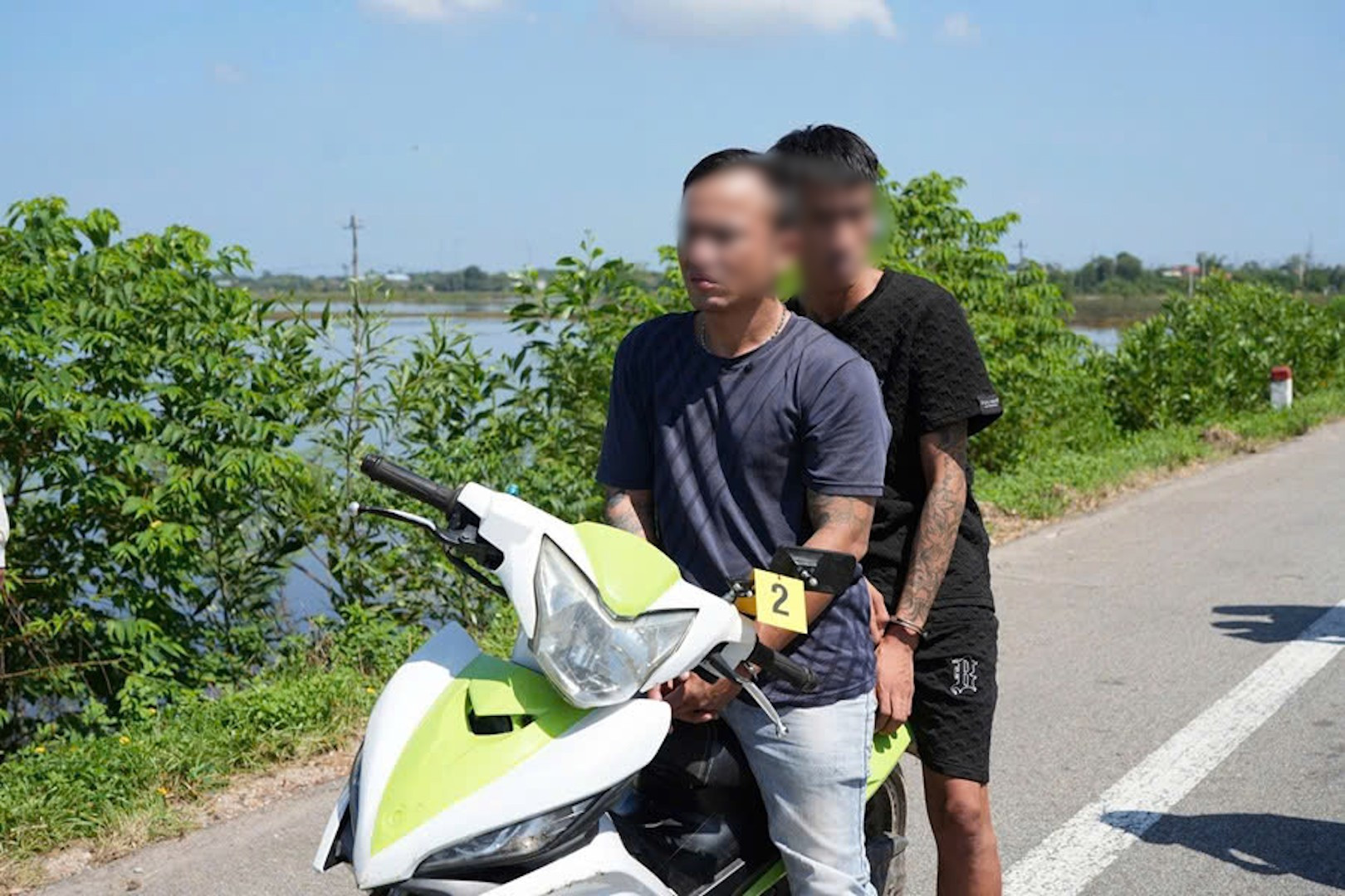 Cướp giật tài sản (2)