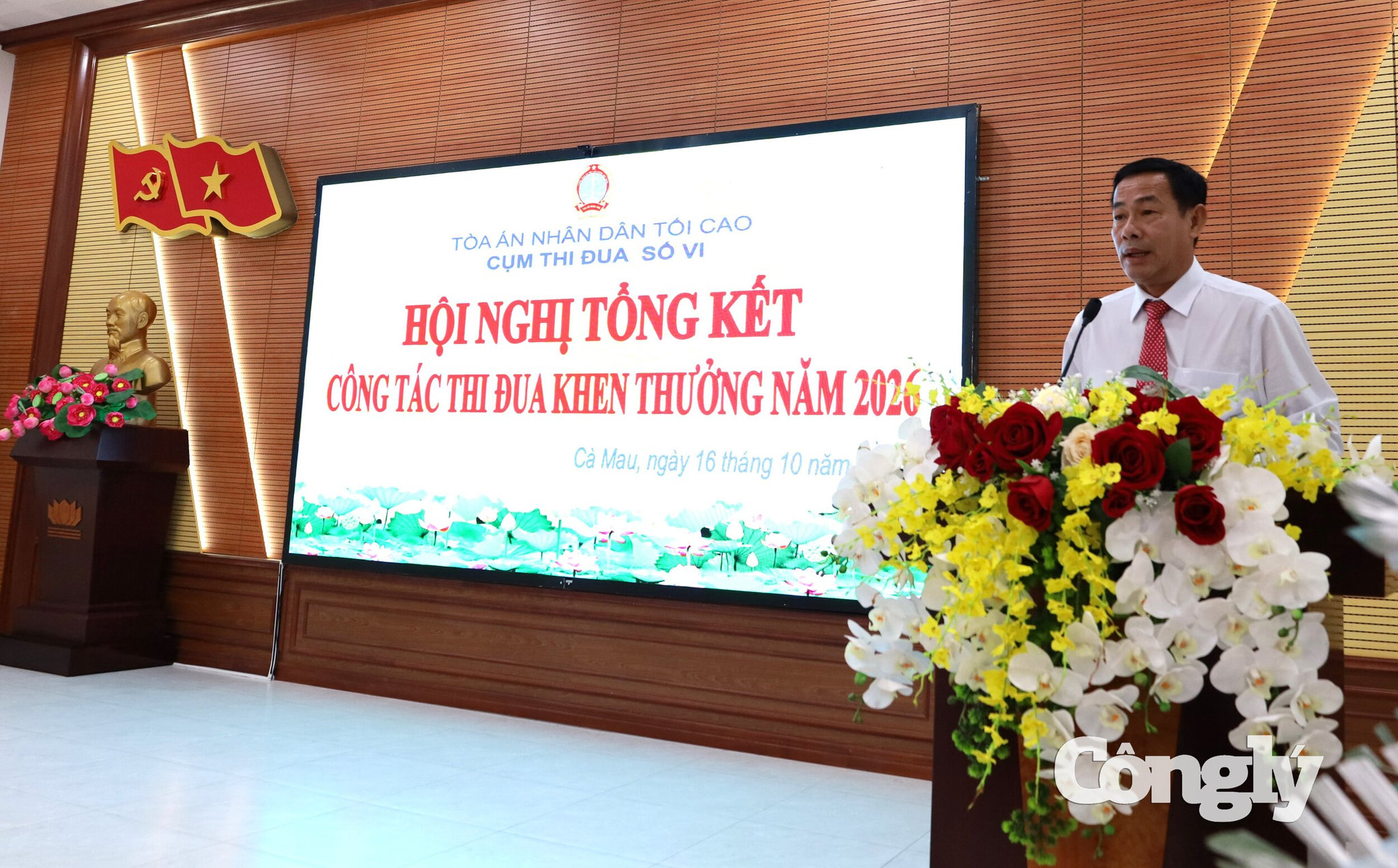 Ông Võ Kế Nghiệp, Tỉnh ủy viên, Chánh án TAND tỉnh Cà Mau, Cụm trưởng Cụm thi đua số VI phát biểu khai mạc hội nghị
