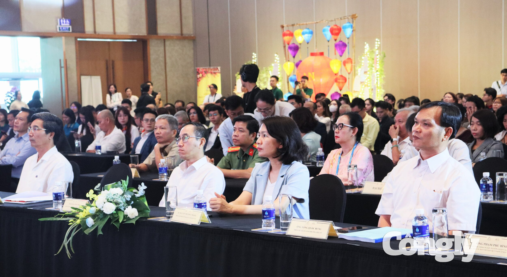 Các đại biểu tham dự hội thảo “Phát triển du lịch đô thị cổ Hội An – Di sản văn hóa thế giới trong kỷ nguyên mới”.